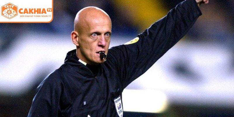 Pierluigi Collina Trọng Tài Huyền Thoại Tại CakhiaTV 4 Những thành tựu đáng nhớ của ông